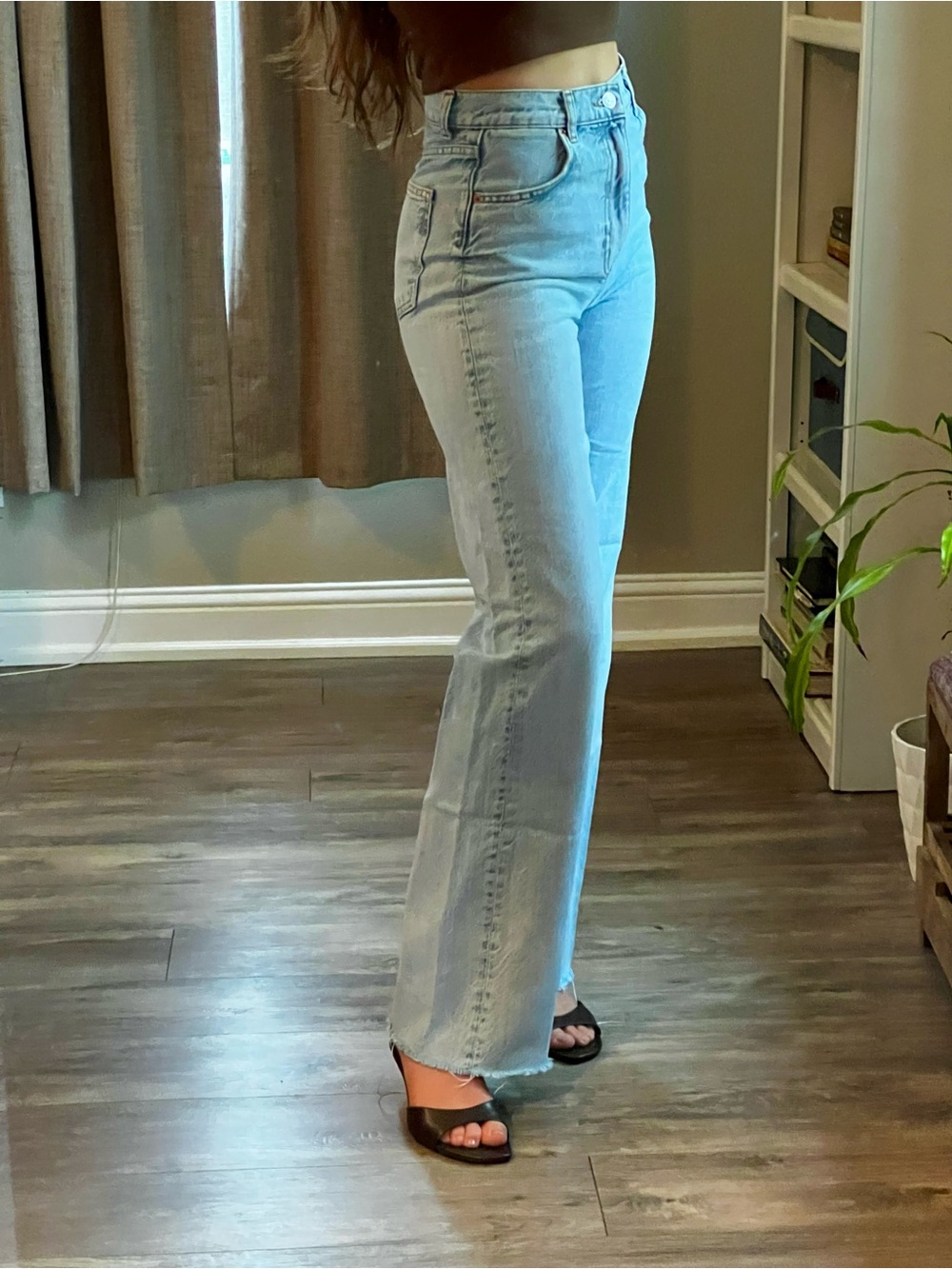 Zara Light Wash 90s High-Rise Staight Jeans - US 4
